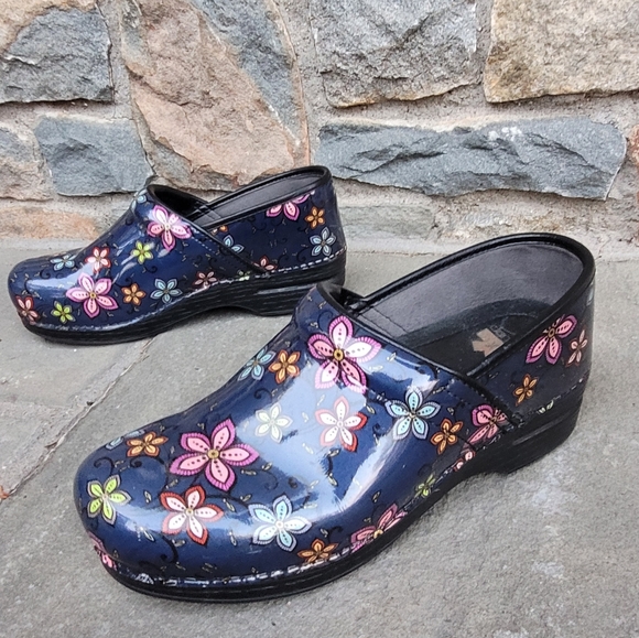 Dansko XP Floral Navy patent leather  clogs - Picture 2 of 13